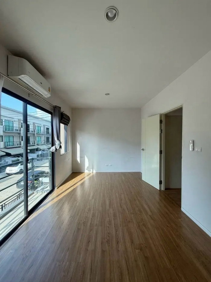รูป ให้เช่าบ้านทาวน์โฮม 3ชั้น บรรยากาศดี ทำเลดี - รูปที่ 11/22