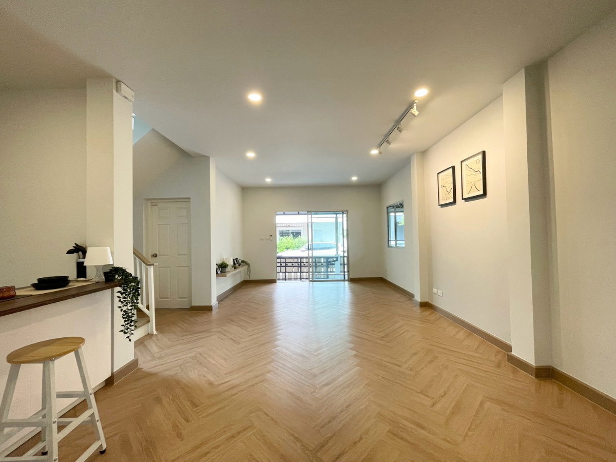 รูป ขาย บ้านเดี่ยวรีโนเวทใหม่ พร้อมพัฒน์ 1 หทัยราษฎร์ 39 แต่งสไตล์ MUJI Minimal พร้อมเข้าอยู่ ราคาคุ้มกว่าหลังอื่น - รูปที่ 9/34
