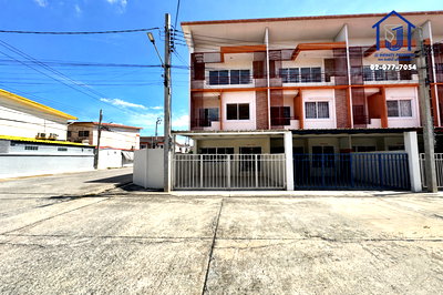 ทาวน์โฮม โรงเรียนนานาชาติร่วมฤดี วิทยาเขตอนุบาล : ขายทาวน์โฮม 3ชั้น หมู่บ้านรัชธานี 10 ซอยคู้บอน 27 แยก 10 หลังมุม ใกล้รถไฟฟ้าสายสีชมพู