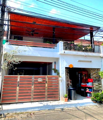 Townhouses for sale การไฟฟ้าฝ่ายผลิตแห่งประเทศไทย : 2-story townhouse for urgent sale! Good location in Nawamin area, next to Lotus, near Pattawikorn Market.