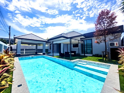 Houses for sale Bang Lamung Chonburi : Modern Pool Villa for Sale Siam Country Club East Pattaya