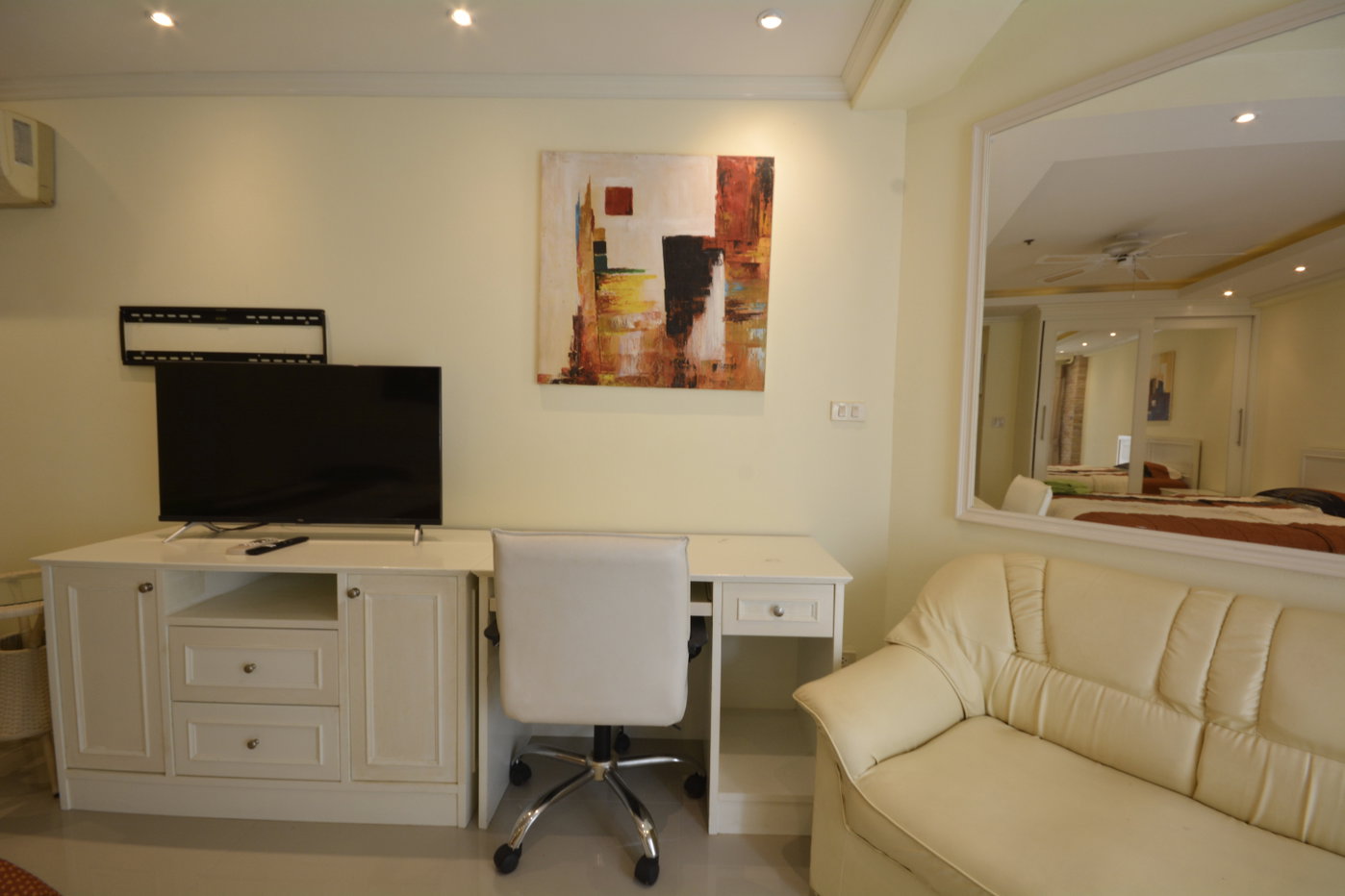 picture Studio Condo for Rent at Jomtien Beach Condominium in Pattaya - 9/16