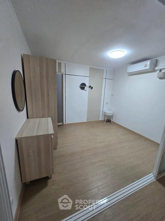 picture Well-Priced 2-BR 48 Sqm Condo At Lumpini Place Suanplu, MRT Lumphini (ID 2888532) - 6/8