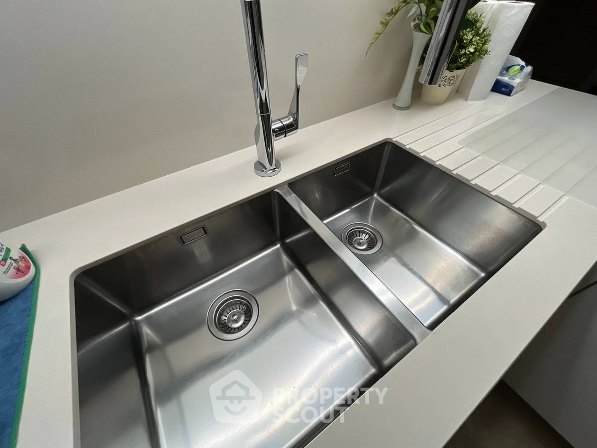 picture 2-BR Condo At Sindhorn Residence, High-Floor 32nd, BTS Ratchadamri (ID 3153876) - 9/15