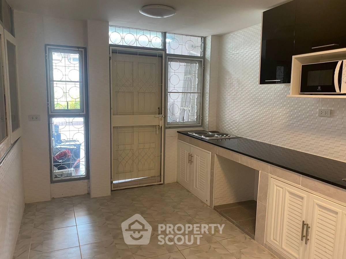 picture Pet-Friendly 4-BR House For Rent Near Bang Chak, Phra Khanong (ID 1549488) - 24/38