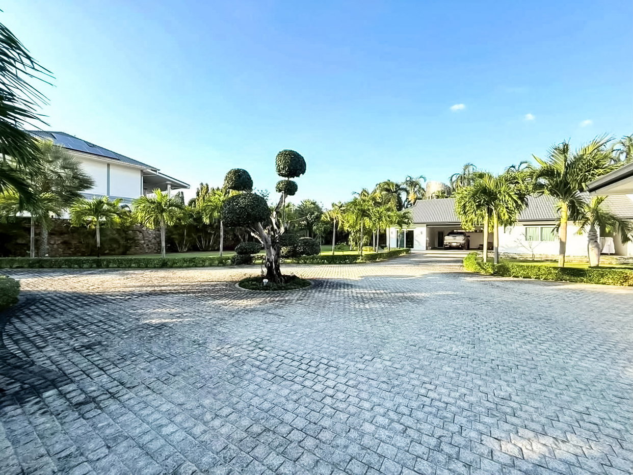 picture 8 Bedroom Luxury Estate for Sale Mabprachan Pattaya - 25/28