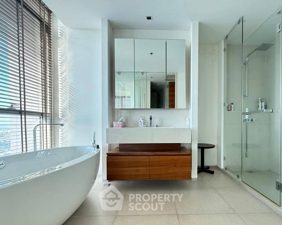 รูป คอนโดมิเนียม 3 ห้องนอน 207 ตร.ม. ขาย The River Condominium ใกล้ BTS สะพานตากสิน 400 ม. (ID 3153022) - รูปที่ 2/9
