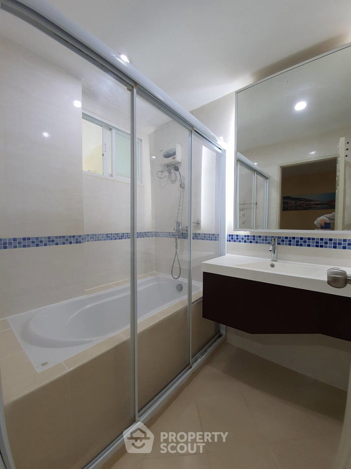 picture 100m To BTS Saint Louis | High-Floor 1-BR At Life @ Sathorn 10 (ID 513470) - 6/10
