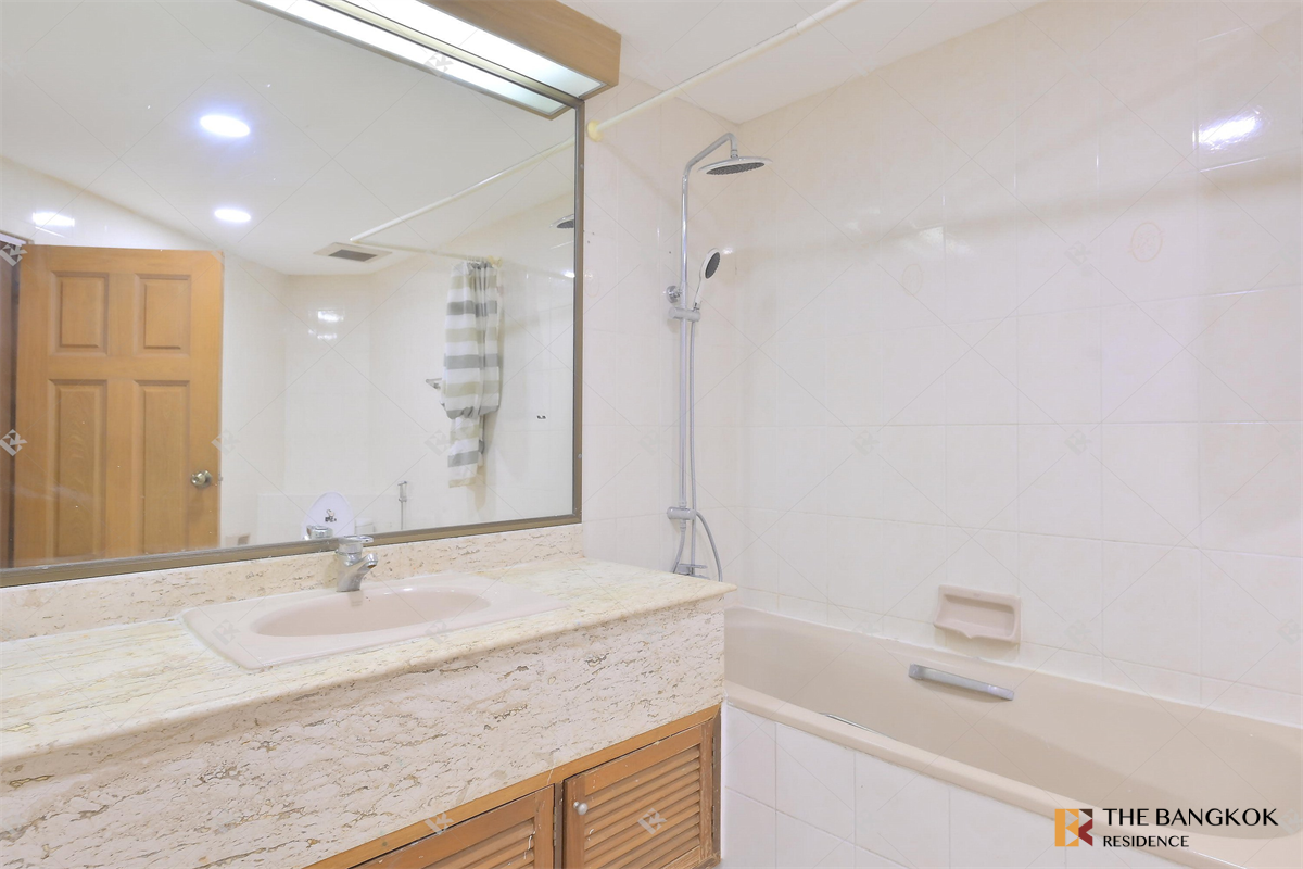 picture Looking for an owner for this special unit Ruamsuk Condominium - 2/10