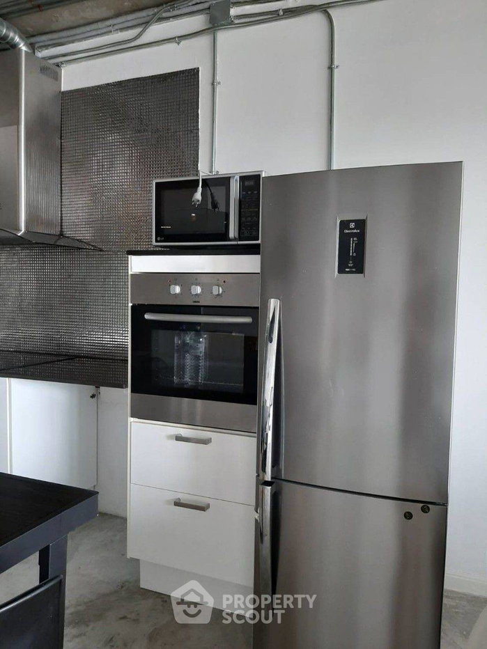 picture 40th-Floor 2-BR Nusa State Tower Condominium Near BTS Saphan Taksin (ID 1258717) - 8/17