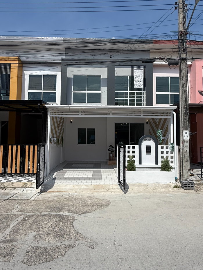 รูป ทาวน์เฮาส์2ชั้น ต้นซอย รีโนเวทใหม่ ทำเลดี ม.เพ็ญศิริ4 ซ.เลียบวารี25/1 คู้ขวา หนองจอก มีเฟอร์นิเจอร์พร้อมอยู่ - รูปที่ 4/32