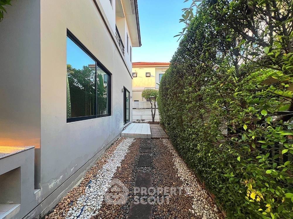 picture Spacious 3-BR House 158 Sqm At Centro Ramindra 109 For Rent (ID 1529947) - 6/24