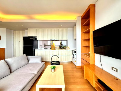 คอนโดให้เช่า : The Lumpini 24 | Charming 2 Bedroom Condo in Sukhumvit 24 - BR11055CD