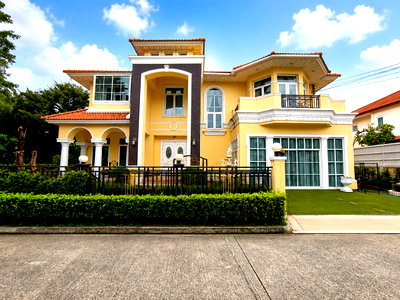 Houses for rent Samut Sakhon : Beautiful detached house for rent, spacious living area, quiet and peaceful atmosphere, perfect for relaxation.