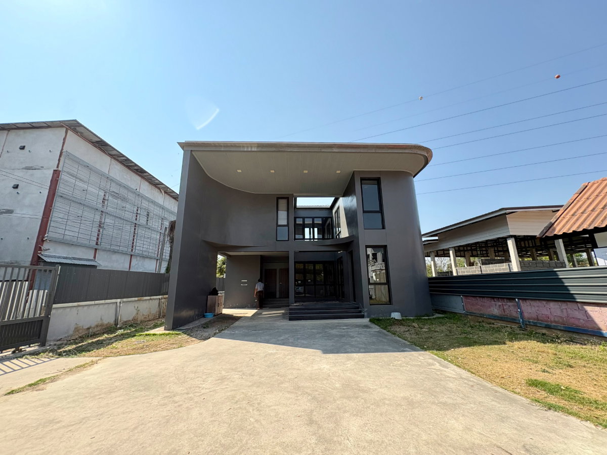 รูป ขายบ้านเดี่ยวสองชั้นสไตล์โมเดิร์นพื้นที่กว้าง - รูปที่ 24/24