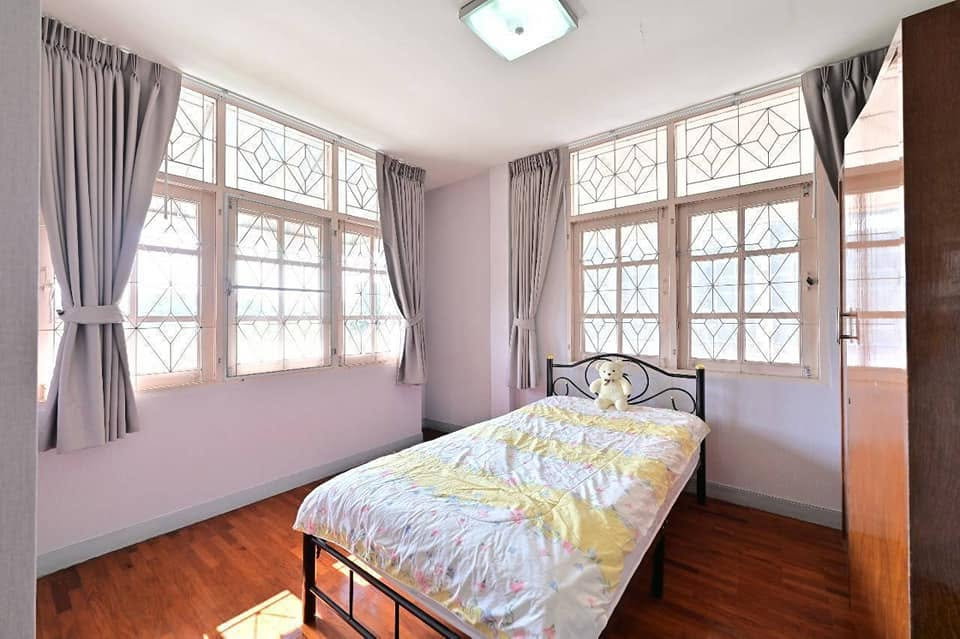 รูป บ้านเดี่ยวให้เช่า ✨ Home Place Ramkhamhaeng ✨ 3 ห้องนอน 2 ห้องน้ำ เฟอร์นิเจอร์ และ เครื่องใช้ไฟฟ้าครบ - รูปที่ 5/8