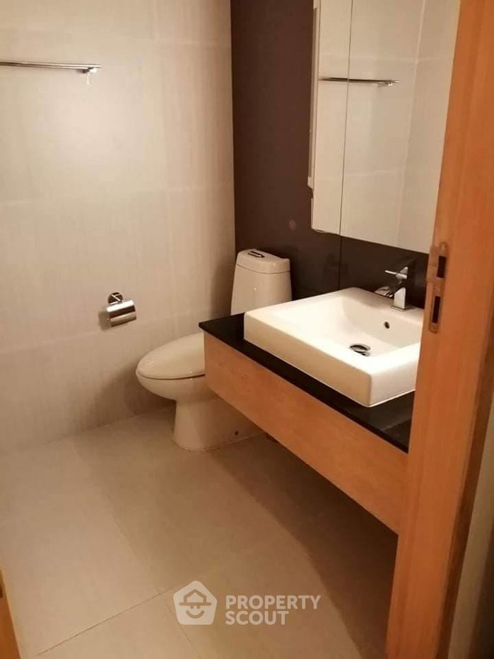 picture Great Value 1-BR Condo At Socio Ruamrudee By BTS Nana (ID 693187) - 5/8