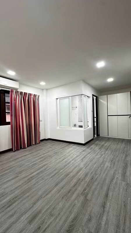 รูป ให้เช่าทาวน์โฮม 4 ชั้น ข้างเซ็นทรัลแจ้งวัฒนะ สถานีรถไฟฟ้าเซ็นทรัลแจ้ง - รูปที่ 4/7