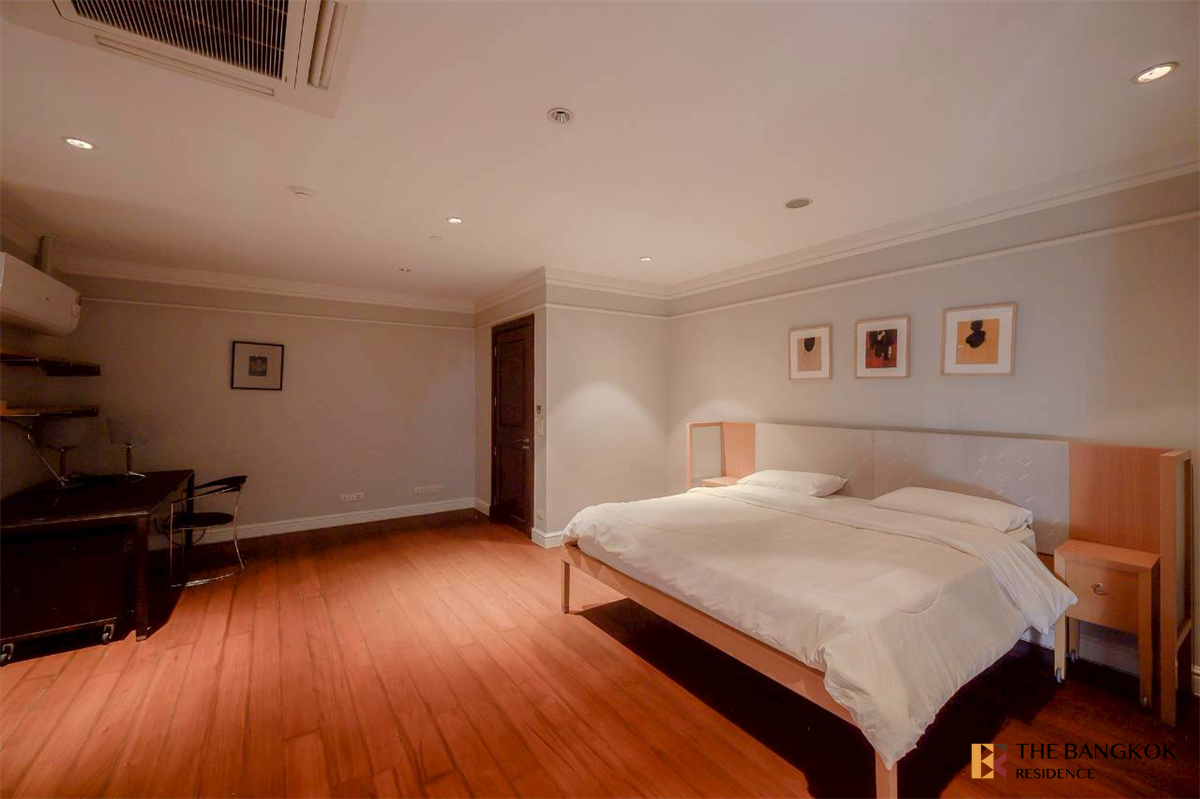 picture Ultimate Luxury Lifestyle with Convenience Las Colinas Condo near MRT Sukhumvit Station - 1/10