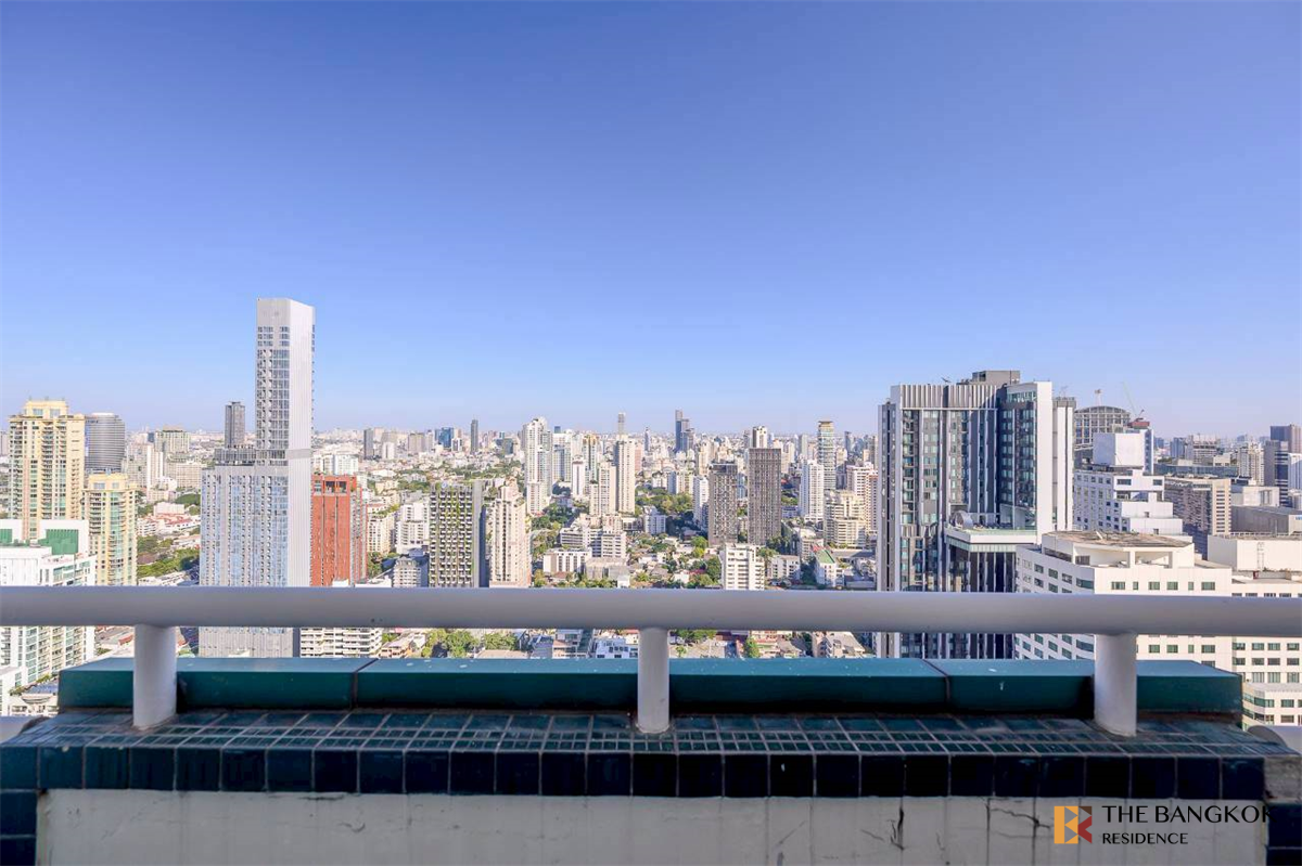 picture Ultimate Luxury Lifestyle with Convenience Las Colinas Condo near MRT Sukhumvit Station - 2/10