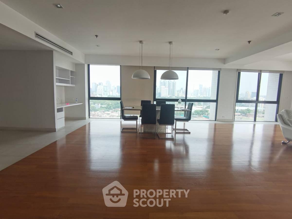 picture Spacious 2-BR 250 Sqm | Polo Park Condominium | MRT Lumphini (ID 511972) - 2/9