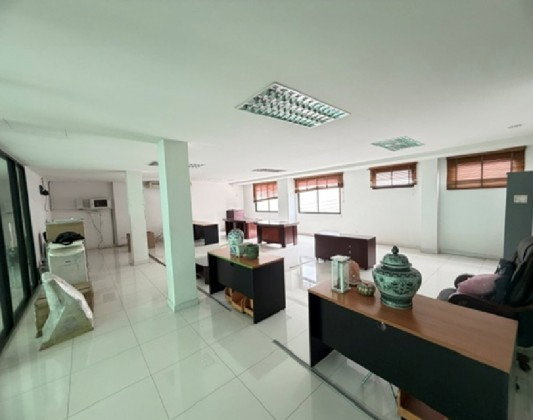 รูป ให้เช่าอาคารสำนักงาน 4 ชั้นพร้อมที่พักชั้นบน ทำเลซอยคู้บอน / ริมถนนคู้บอน / แอร์ 23 เครื่อง / คลีนิคเสริมความงาม , โรงพยาบาลสัตว์ , คลีนิคฟัน อื่น ๆ - รูปที่ 12/23