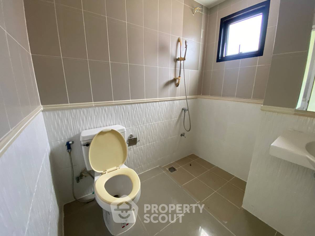 picture Spacious 3-BR House 158 Sqm At Centro Ramindra 109 For Rent (ID 1529947) - 14/24
