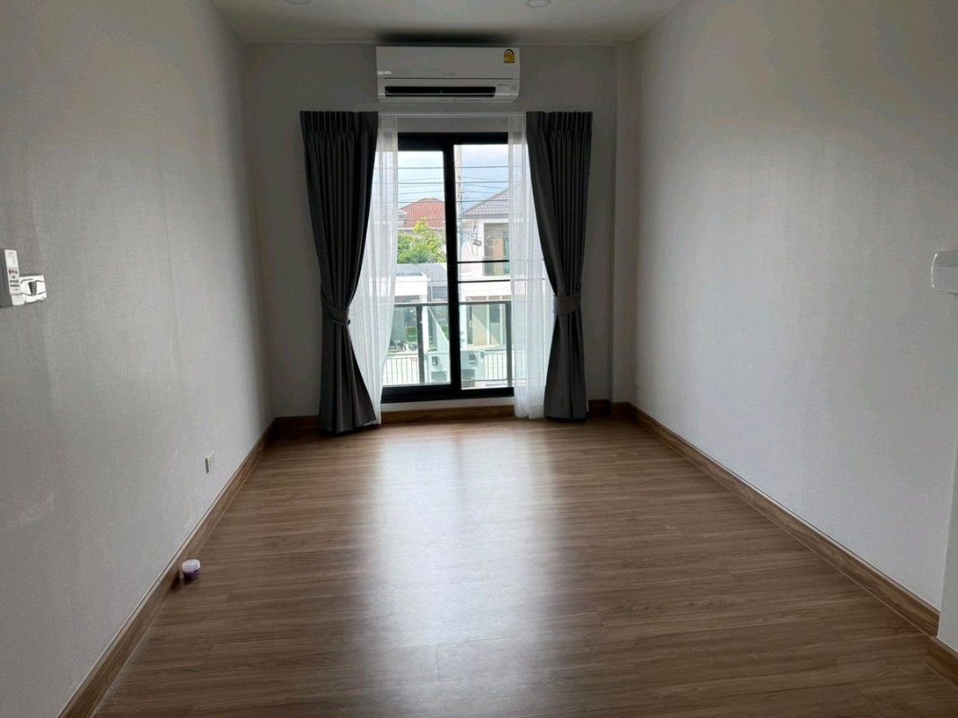 รูป ให้เช่าบ้านเดี่ยวหรู หมู่บ้าน CENTRO วิภาวดี | 79,000 บ. /ด. | ที่ดิน 63 ตร.ว. พื้นที่ใช้สอย 274.4 ตร.ม. | 4 ห้องนอน 6 ห้องน้ำ ที่จอดรถ 3 คัน - รูปที่ 31/46