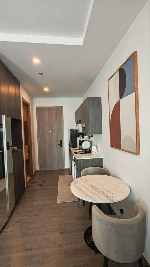 picture Hampton Sriracha condo for rent. Fully furnished and move in Ready - 4/10