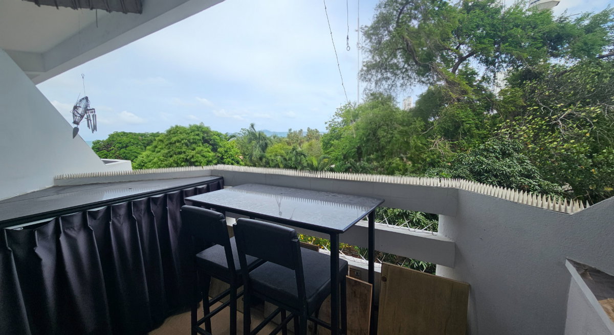 picture Condo direct beach access 36 Sqm need renovation - 9/17