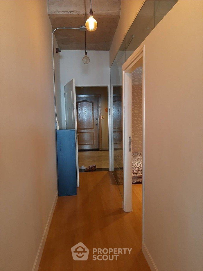 picture 40th-Floor 2-BR Nusa State Tower Condominium Near BTS Saphan Taksin (ID 1258717) - 12/17