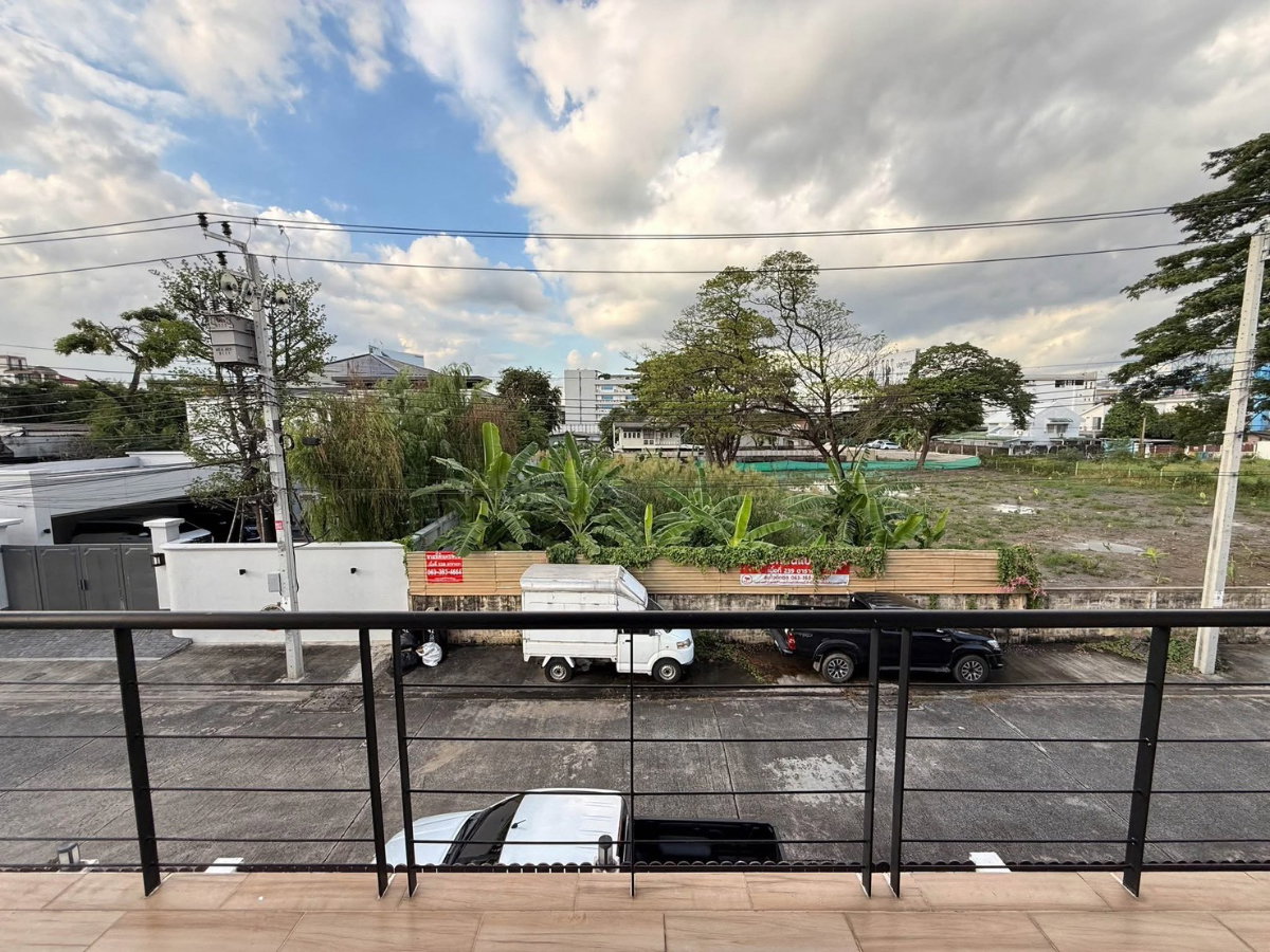 รูป 🏡 ขาย / เช่า บ้านเดี่ยว 3 ชั้น พระราม 9 ซอย 62 (เสรี 8 ซอย 11) 4 ห้องนอน 5 ห้องน้ำ ทำเลพระราม 9 ใจกลางเมือง เดินทางสะดวก เข้า-ออกได้หลายเส้นทาง - รูปที่ 13/20