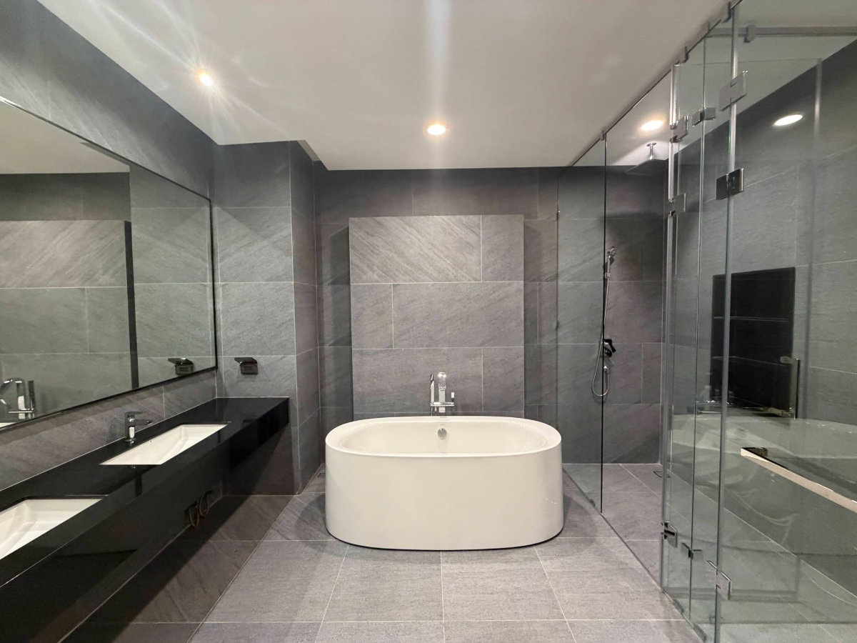 รูป ให้เช่า 📍 The Glamor Ekkamai – Praditmanutham 📍 3 ห้องนอน 4 ห้องน้ำ ตกแต่งสวยพร้อมเฟอร์นิเจอร์และเครื่องใช้ไฟฟ้า - รูปที่ 10/17