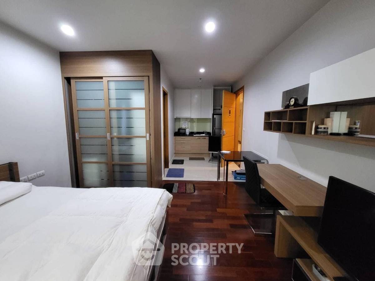 picture Pet-Friendly 26th-Floor 1-BR Circle Condominium Near MRT Phetchaburi (ID 1709378) - 1/14