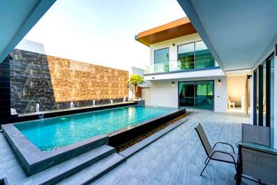 บ้านเดี่ยว บางละมุง ชลบุรี : ขายพูลวิลล่าหรู 6 ห้องนอน พัทยา พร้อมระบบ Solar Cell สระว่ายน้ำส่วนตัว พื้นที่ใช้สอย 650 ตร.ม.