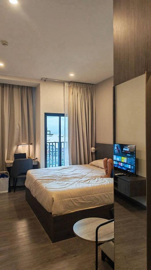 picture Hampton Sriracha condo for rent. Fully furnished and move in Ready - 1/10
