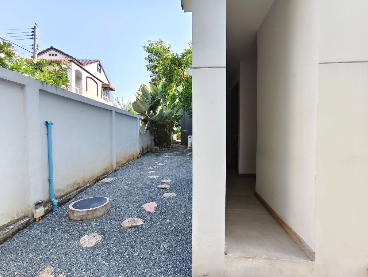 picture POOL VILLA, BAAN WANG TARN 2, Elegant 2-Storey Modern Contemporary Pool Villa. - 32/56