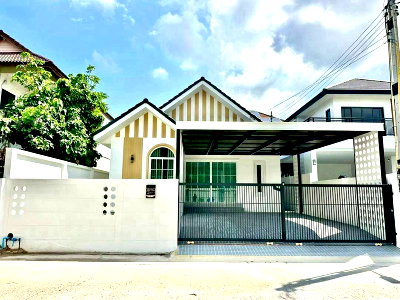 Houses for sale Chonburi : Newly built detached house for sale, Sak Kho intersection, Sriracha, Chonburi. Ready to move in.