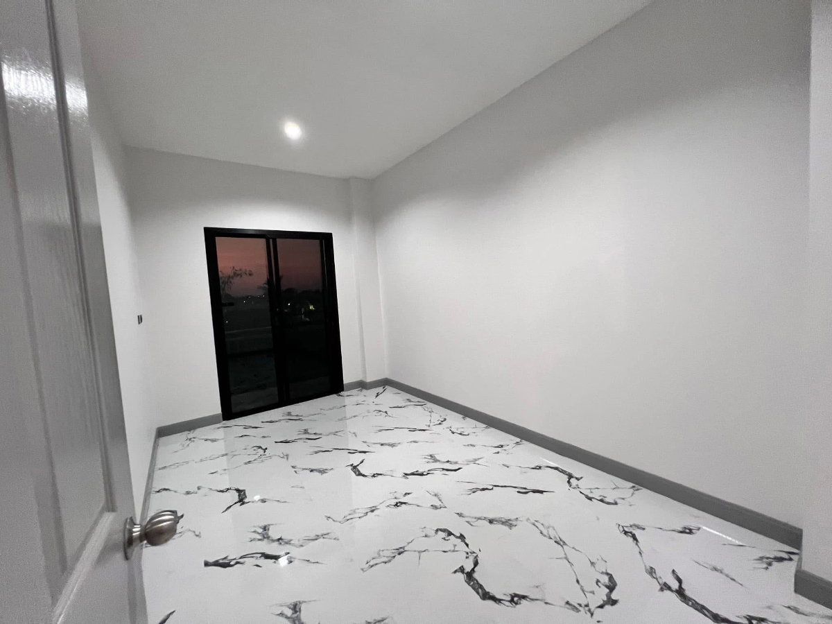 รูป ขายบ้านแฝด2ชั้น มือ1พร้อมเข้าอยู่ ทำเล ลำลูกกา คลอง9 - รูปที่ 11/15