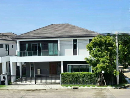 รูปภาพ ให้เช่าบ้านเดี่ยวหรู หมู่บ้าน CENTRO วิภาวดี  | 79,000 บ. /ด. | ที่ดิน 63 ตร.ว.  พื้นที่ใช้สอย 274.4 ตร.ม. | 4 ห้องนอน  6 ห้องน้ำ   ที่จอดรถ 3 คัน
