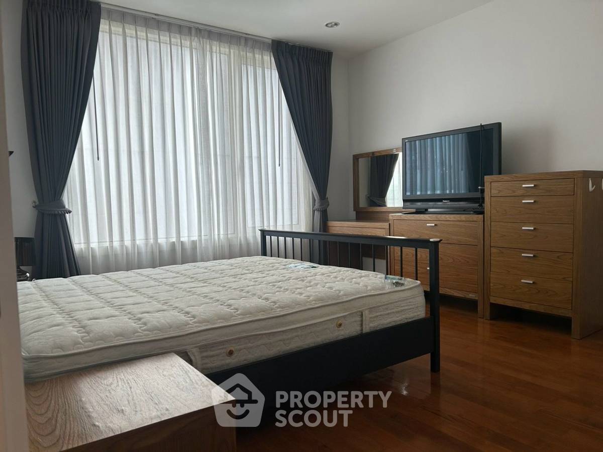 picture 19th-Floor 2-BR Siri Residence Sukhumvit 200m From BTS Phrom Phong (ID 515508) - 4/10
