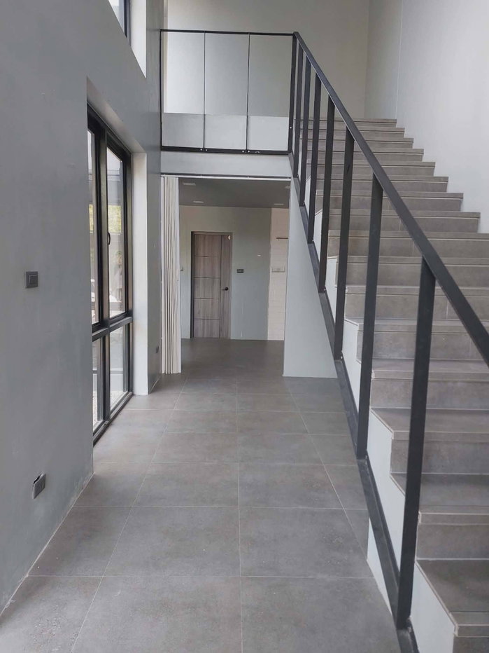 รูป ขายบ้านเดี่ยวสองชั้นสไตล์โมเดิร์นพื้นที่กว้าง - รูปที่ 18/24