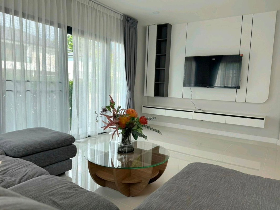 รูป ให้เช่าบ้านเดี่ยวหรู หมู่บ้าน CENTRO วิภาวดี | 79,000 บ. /ด. | ที่ดิน 63 ตร.ว. พื้นที่ใช้สอย 274.4 ตร.ม. | 4 ห้องนอน 6 ห้องน้ำ ที่จอดรถ 3 คัน - รูปที่ 4/46
