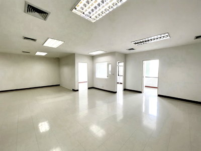 Office for rent Rangsit : OFFICE for Rant ZEER RANGSIT. Zeer Rangsit Shopping Center: The perfect choice for modern business owners.