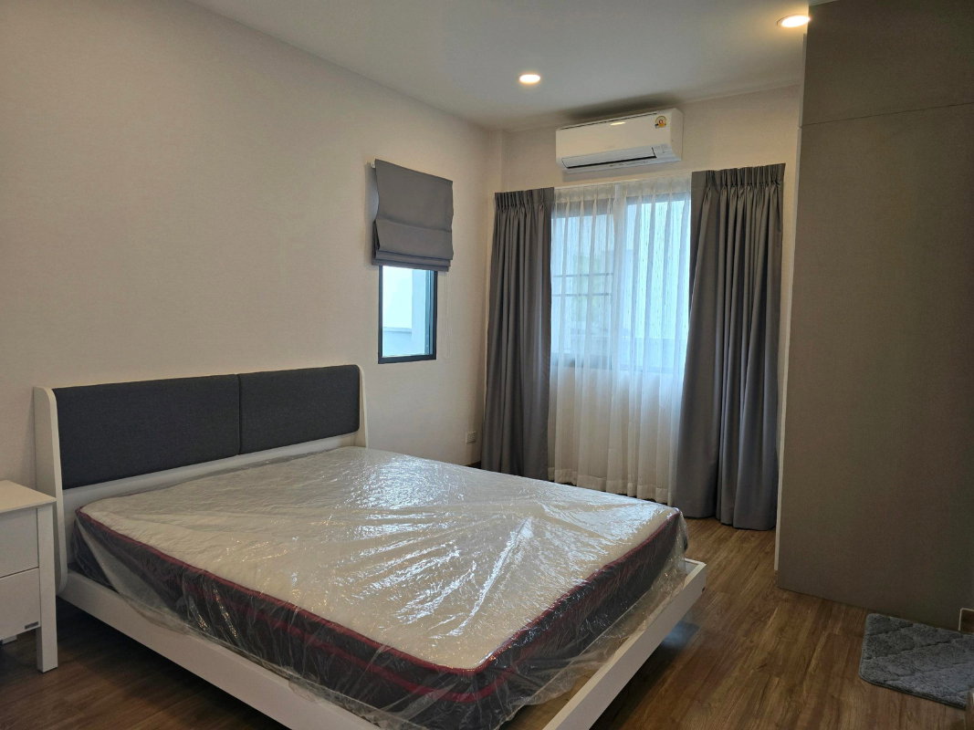 รูป ให้เช่าบ้านเดี่ยวหรู หมู่บ้าน CENTRO วิภาวดี | 79,000 บ. /ด. | ที่ดิน 63 ตร.ว. พื้นที่ใช้สอย 274.4 ตร.ม. | 4 ห้องนอน 6 ห้องน้ำ ที่จอดรถ 3 คัน - รูปที่ 34/46