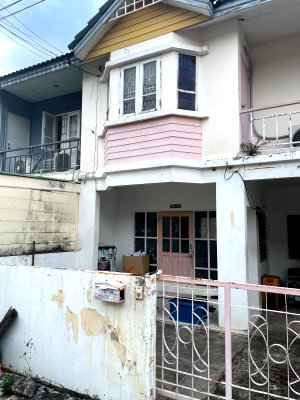 Townhouses for rent : 2-Storey Townhouse for Rent in Pisarn Village, Tha Kham Road, Bangkok