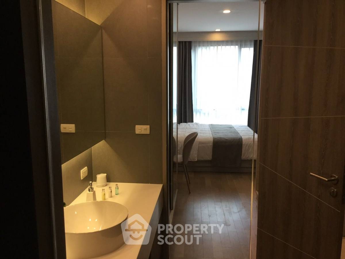 picture 1-BR At Trapezo Sukhumvit 16 Near MRT Queen Sirikit (ID 722331) - 12/13