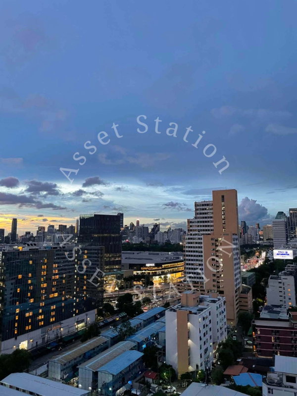 รูป Life Rama 4 - Asoke 🚅ใกล้ MRT ศูนย์ฯ สิริกิติ์, อาคาร FYI Center และสวนเบญจกิติ - รูปที่ 9/10