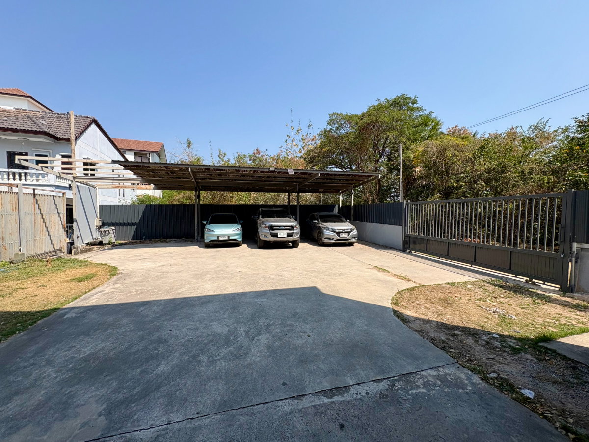 รูป ขายบ้านเดี่ยวสองชั้นสไตล์โมเดิร์นพื้นที่กว้าง - รูปที่ 5/24
