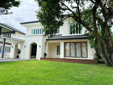 🌳 บ้านเดี่ยว Land & Houses หลังใหญ่ 139 ตร.ว. พร้อมสนามหญ้าและต้นไม้ใหญ่